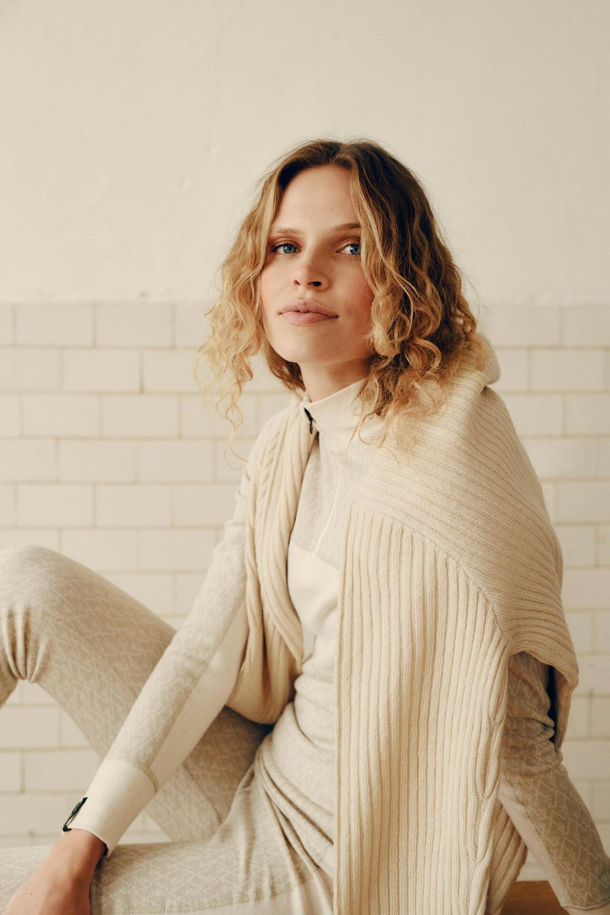 Twentyfour Aurora Aya Ull HZ D Gråhvit