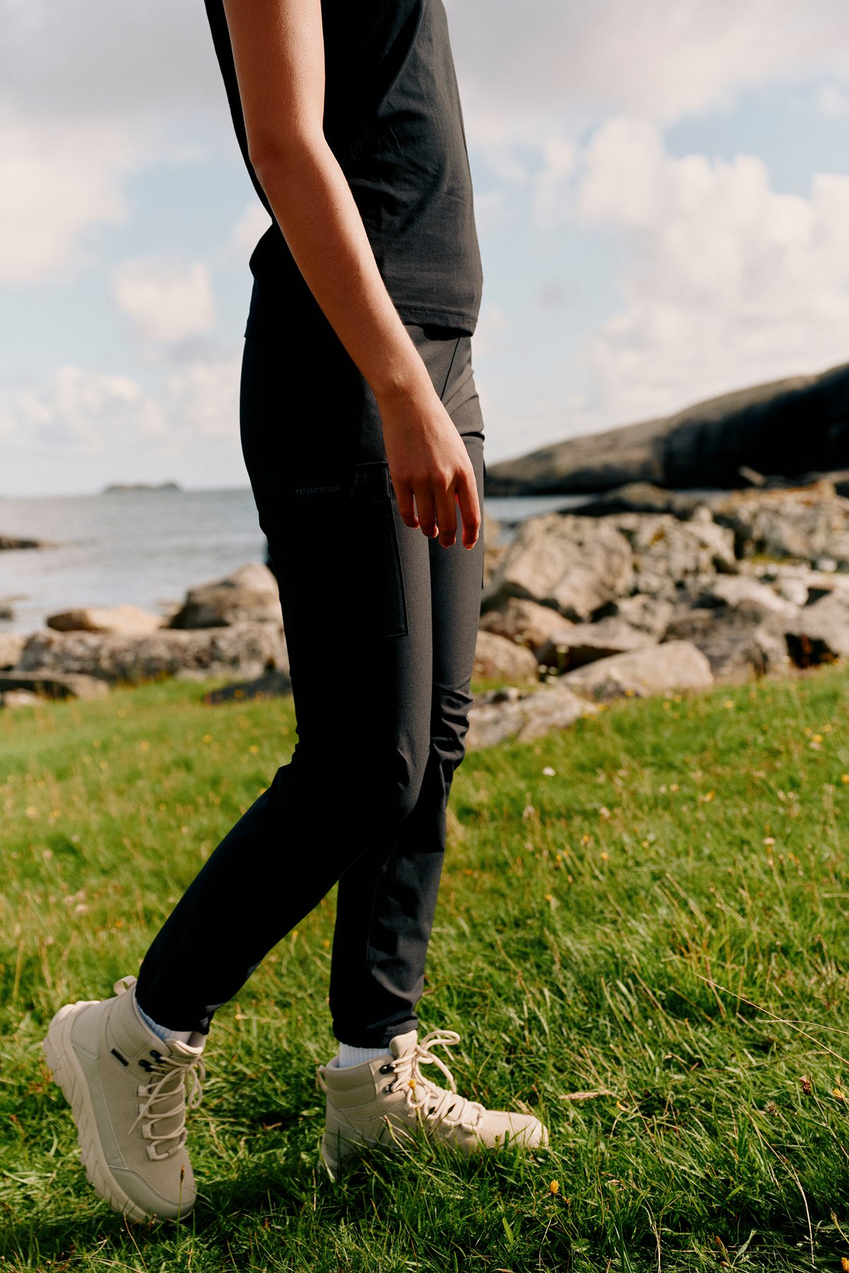 Twentyfour Mode Shape Bukse D Sort