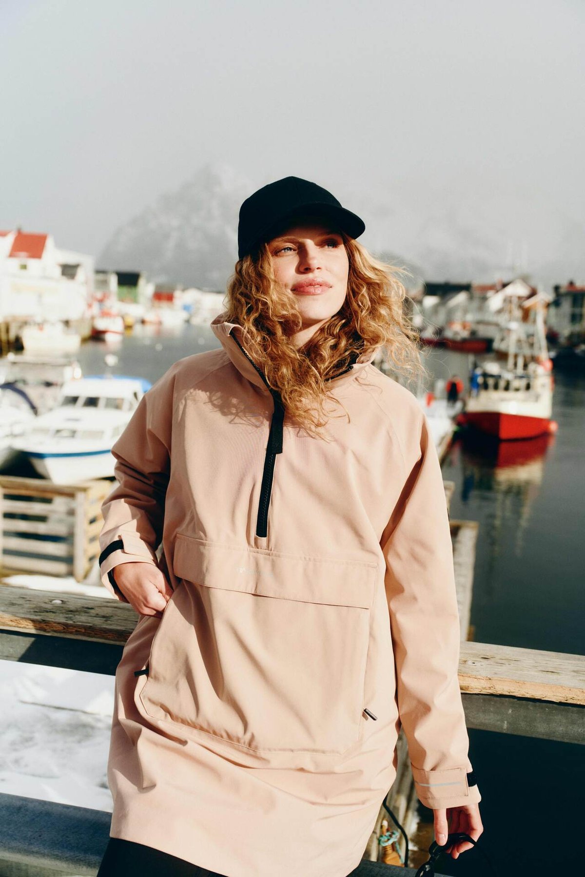 Twentyfour Mode Insulation Poncho D Mørk Beige