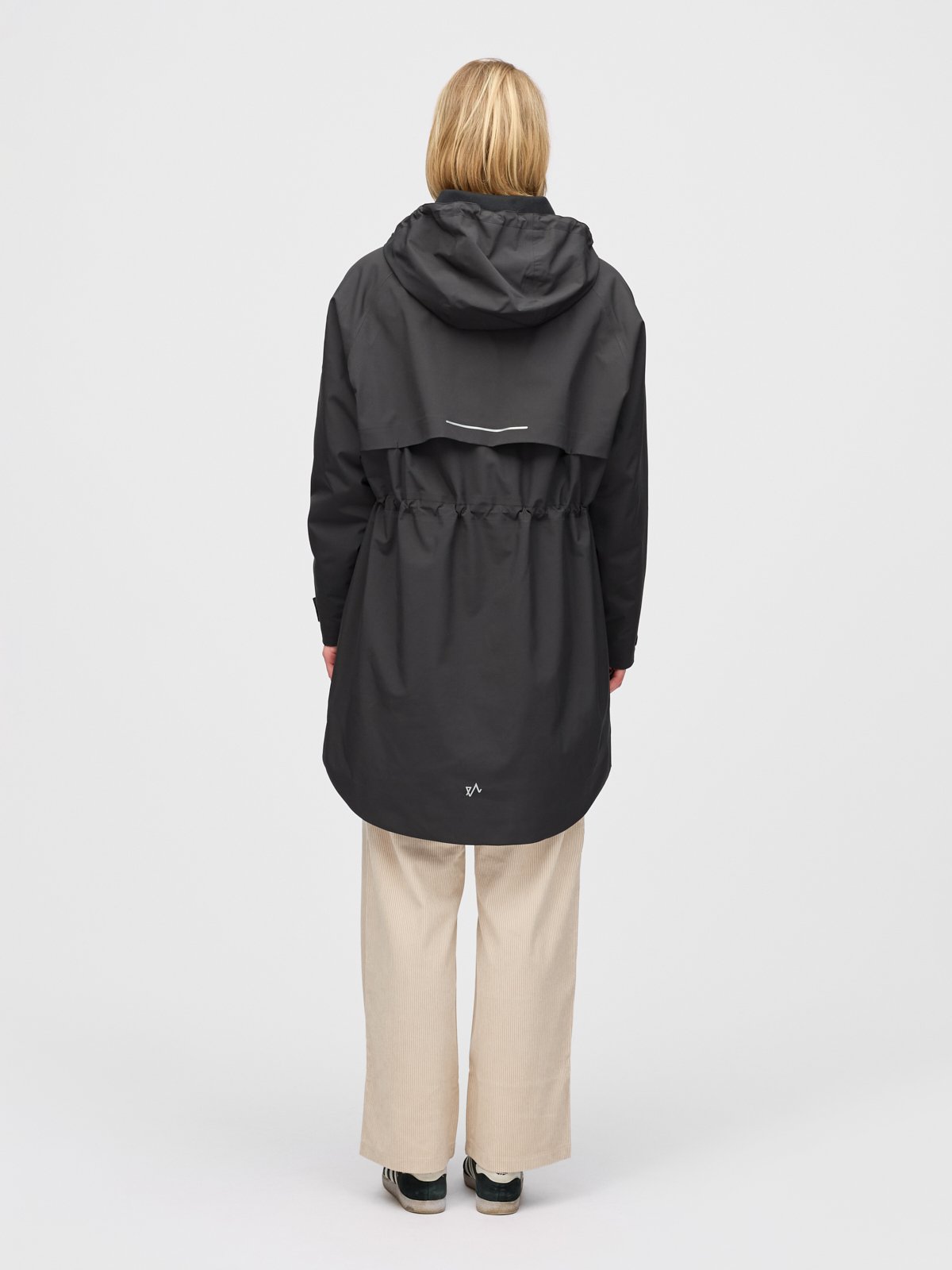 Twentyfour Mode Insulation Poncho D Sort