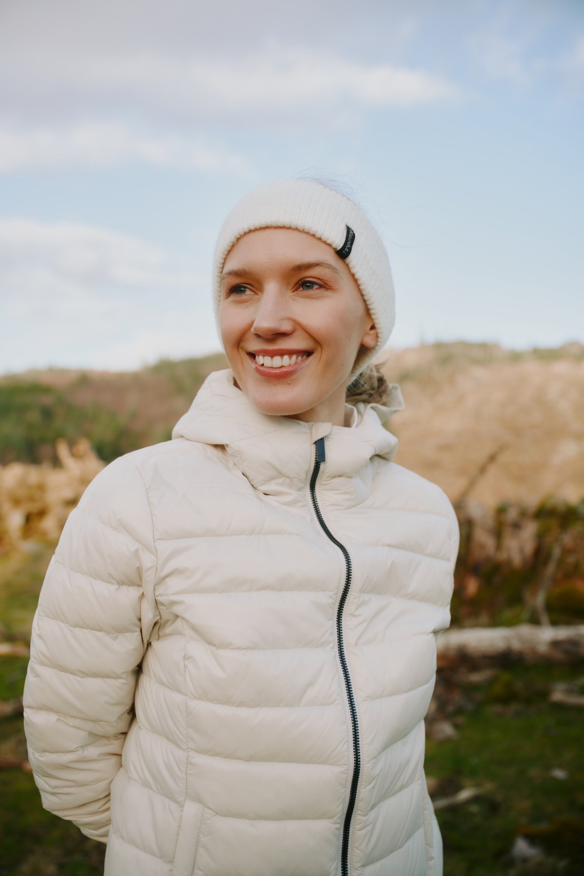 Twentyfour Aurora Aya Pannebånd Gråhvit