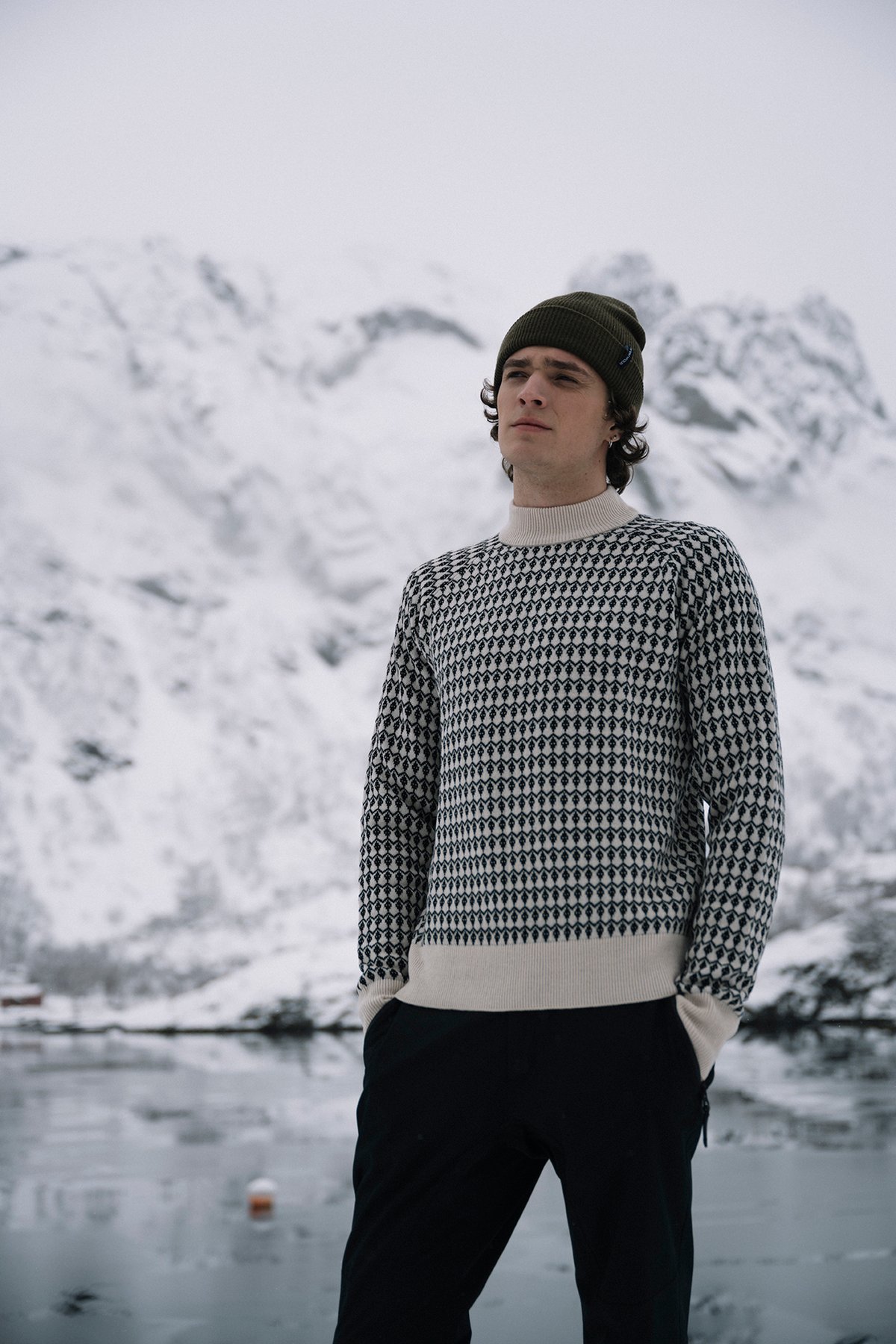 Twentyfour Aurora Ullgenser H Gråhvit