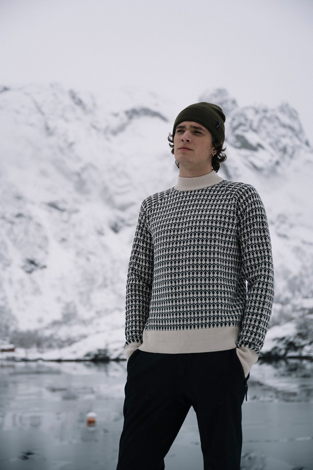 Twentyfour Aurora Ullgenser H Gråhvit