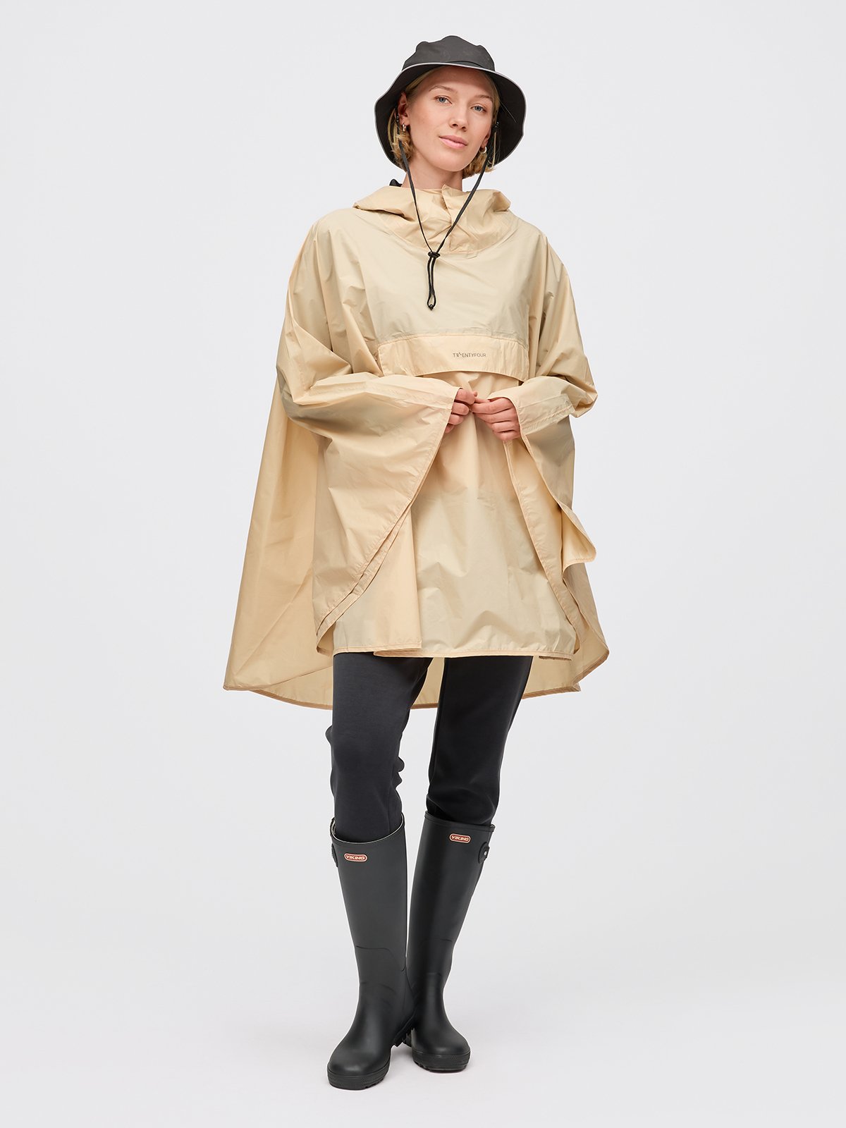 Twentyfour & Poncho U Sand