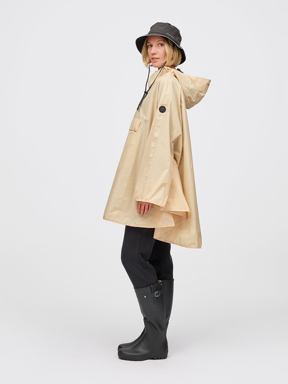 Twentyfour & Poncho U Sand