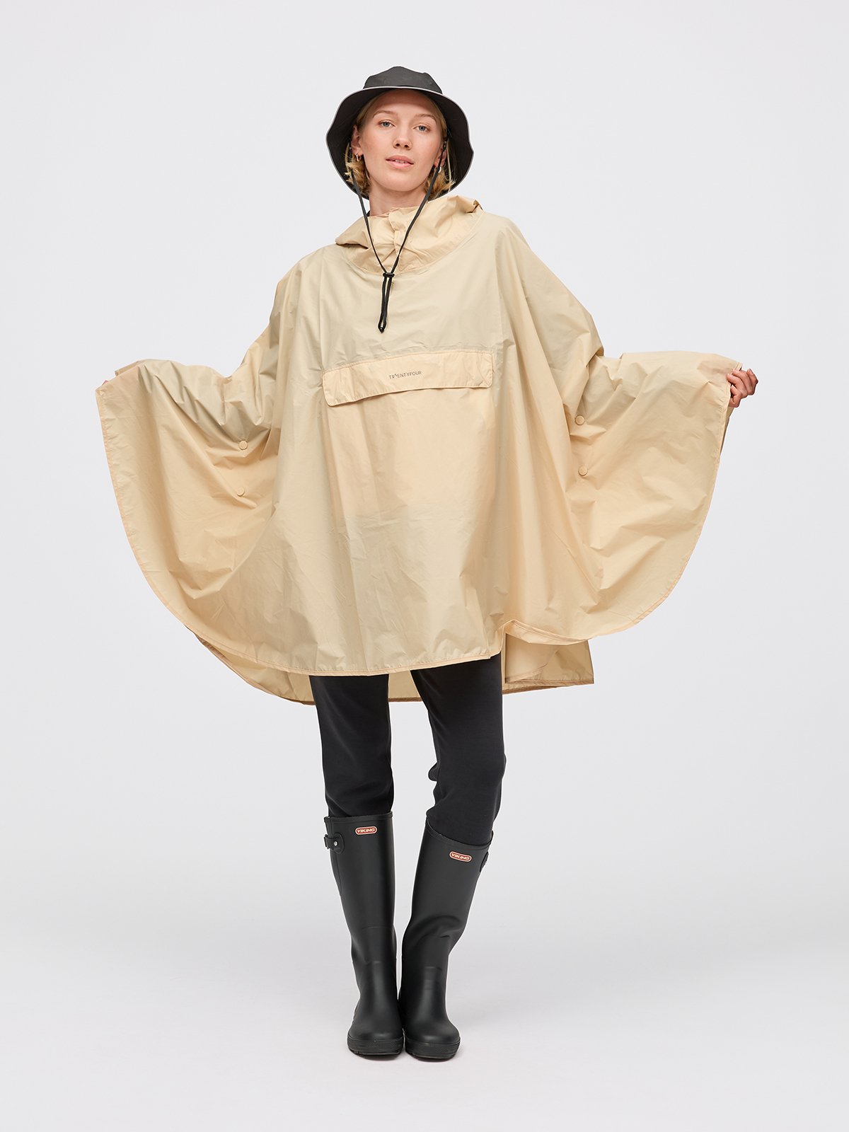Twentyfour & Poncho U Sand