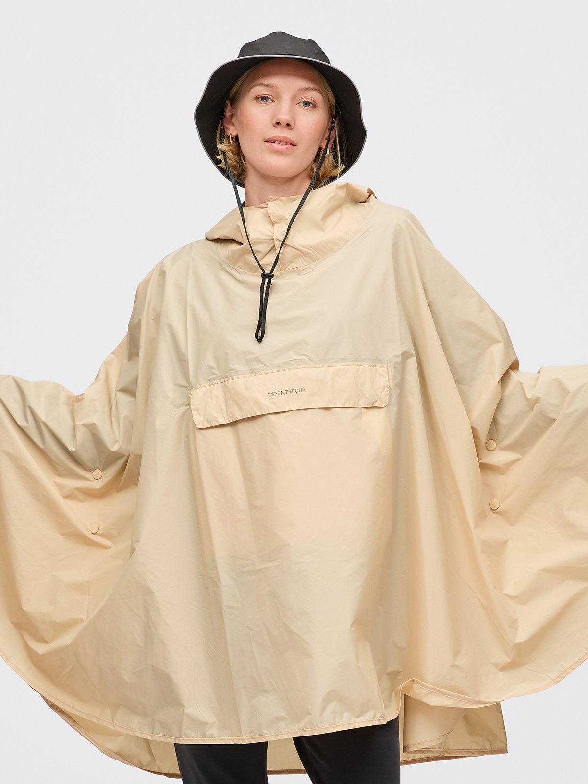 Twentyfour & Poncho U Sand