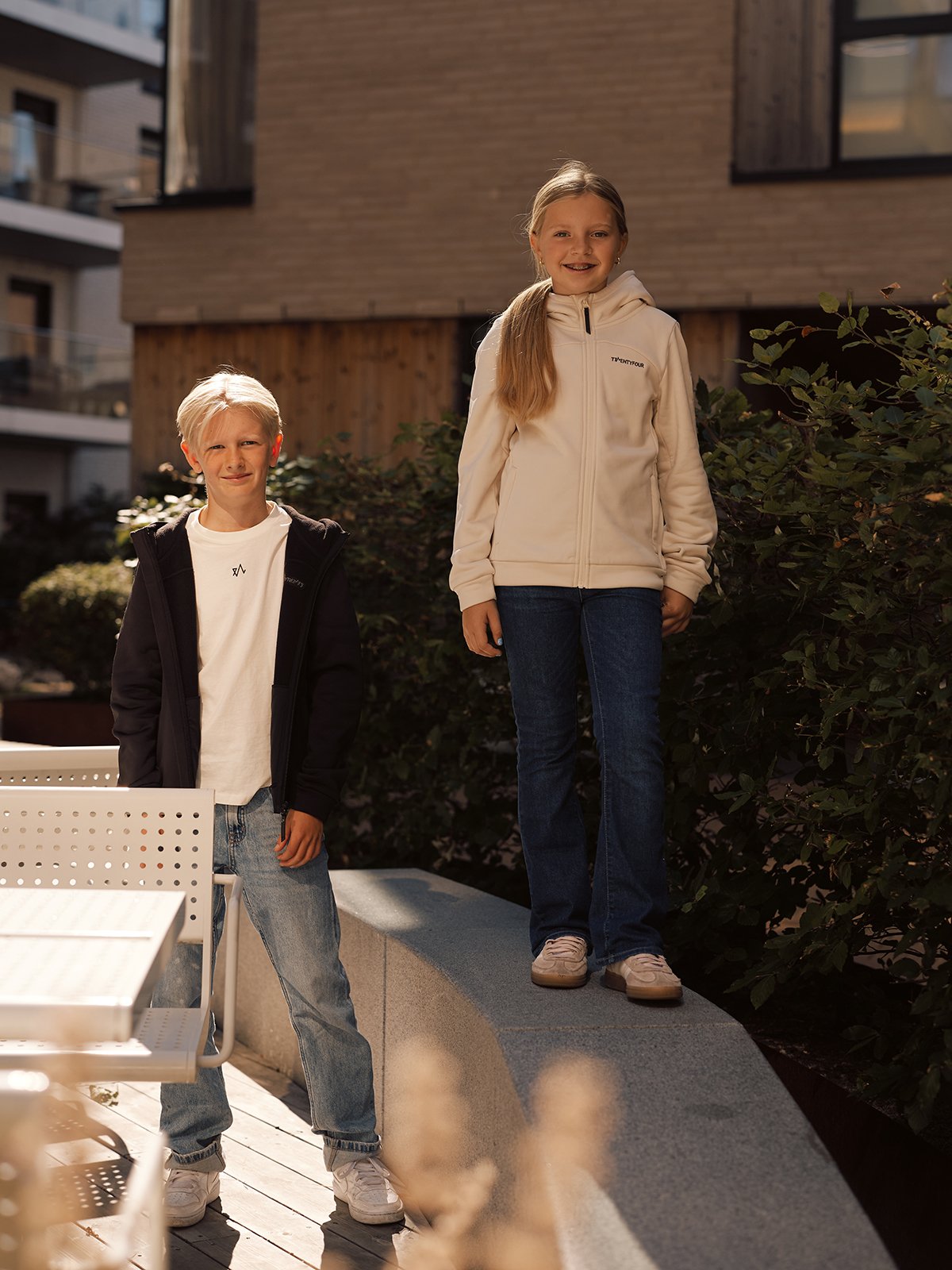 Twentyfour Venture Air Hoodie JR Gråhvit