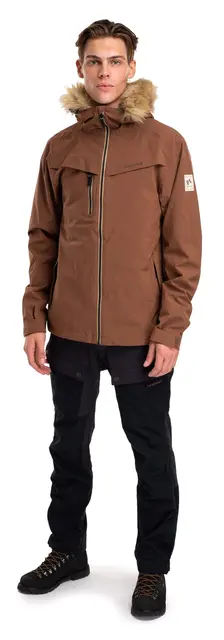 1557808