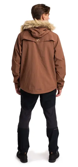 1557808