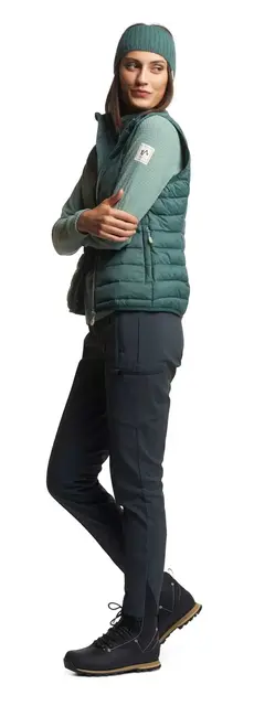 1604936