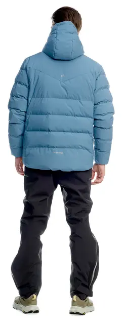 1646572