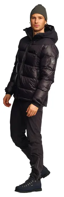 1605368