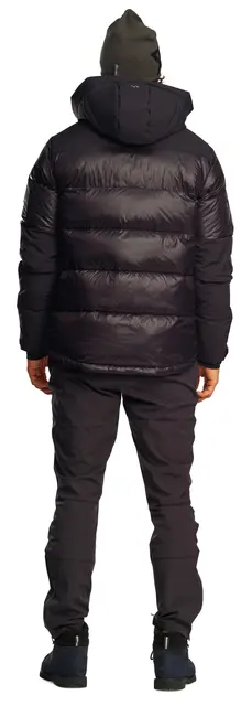 1605368