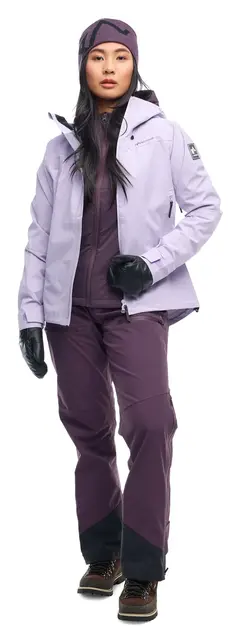 1647808