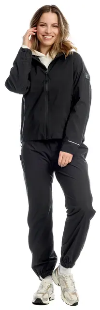 1683600