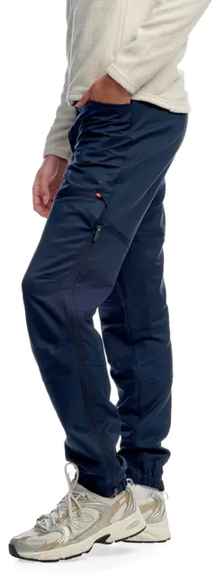 1689370