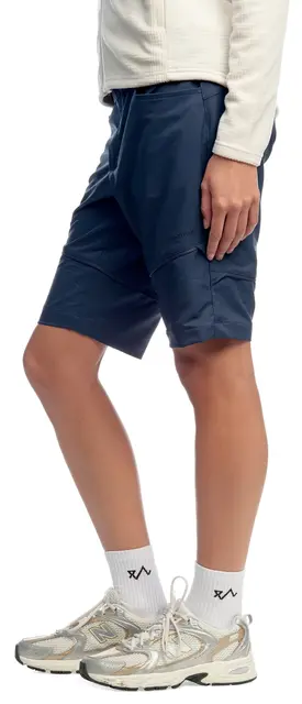 1689370